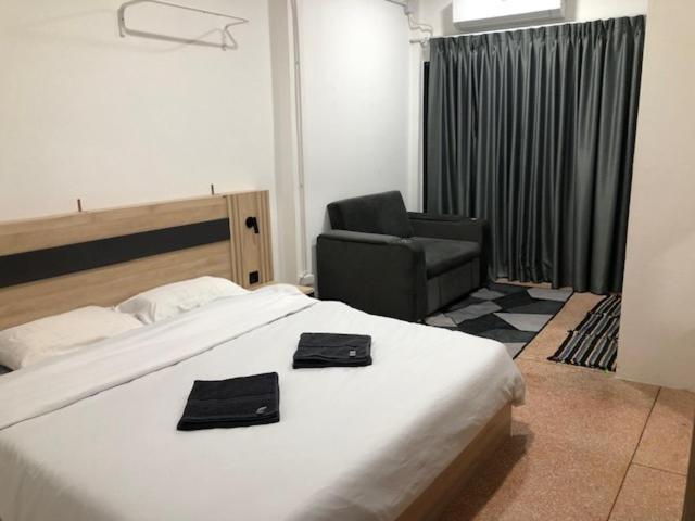 Urban Jungle Hostel Bangkok Exterior photo