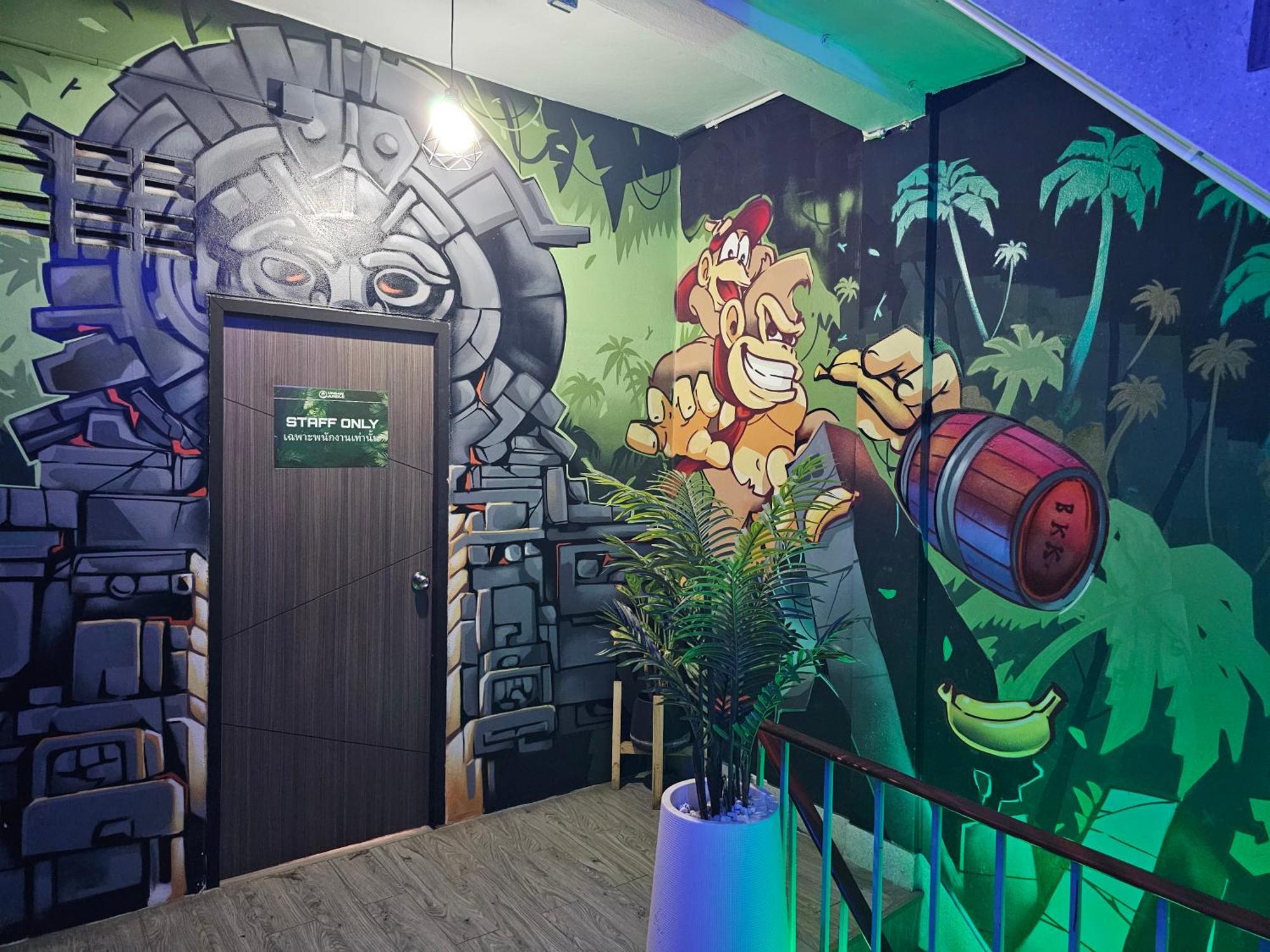 Urban Jungle Hostel Bangkok Exterior photo
