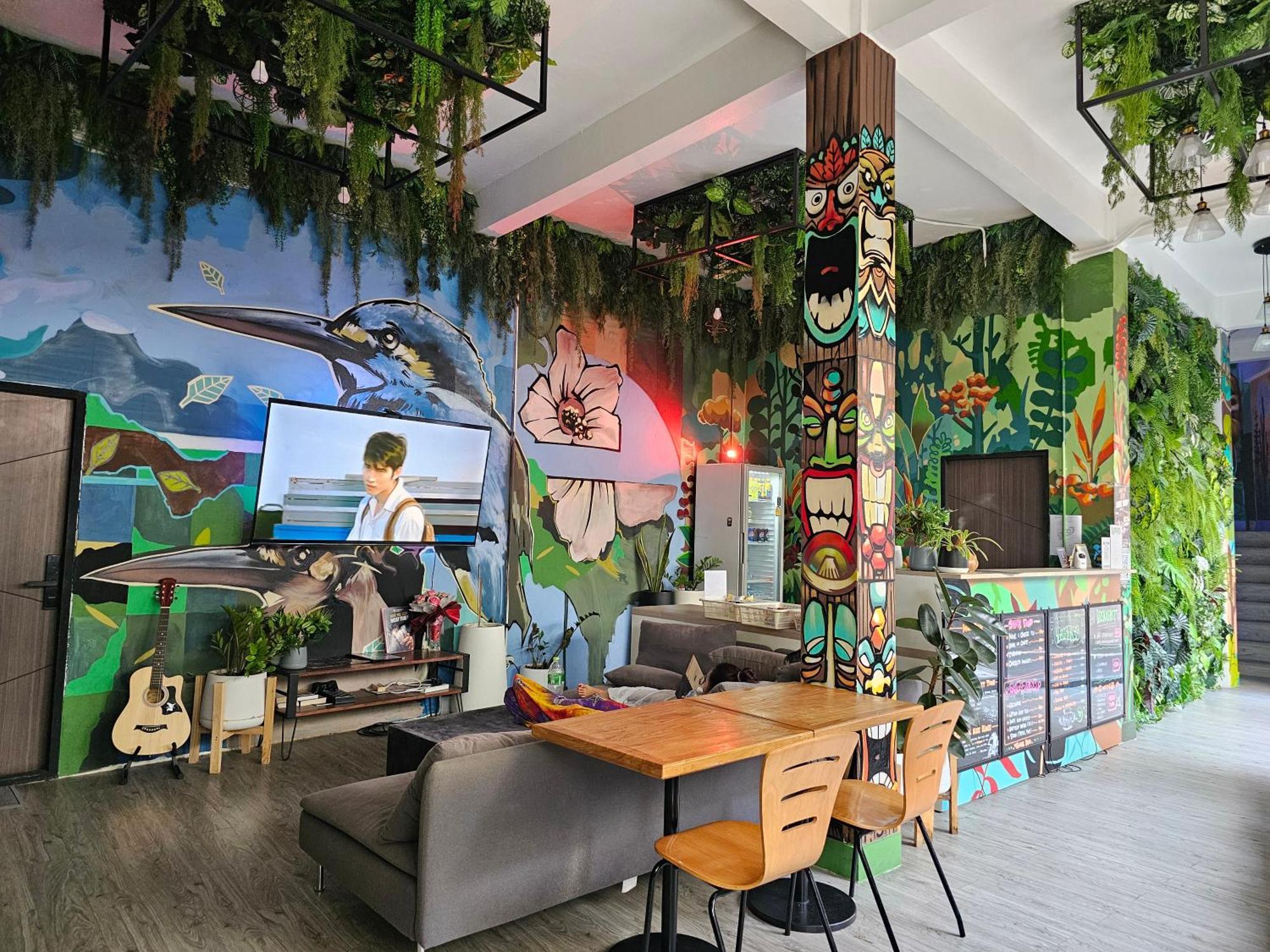 Urban Jungle Hostel Bangkok Exterior photo